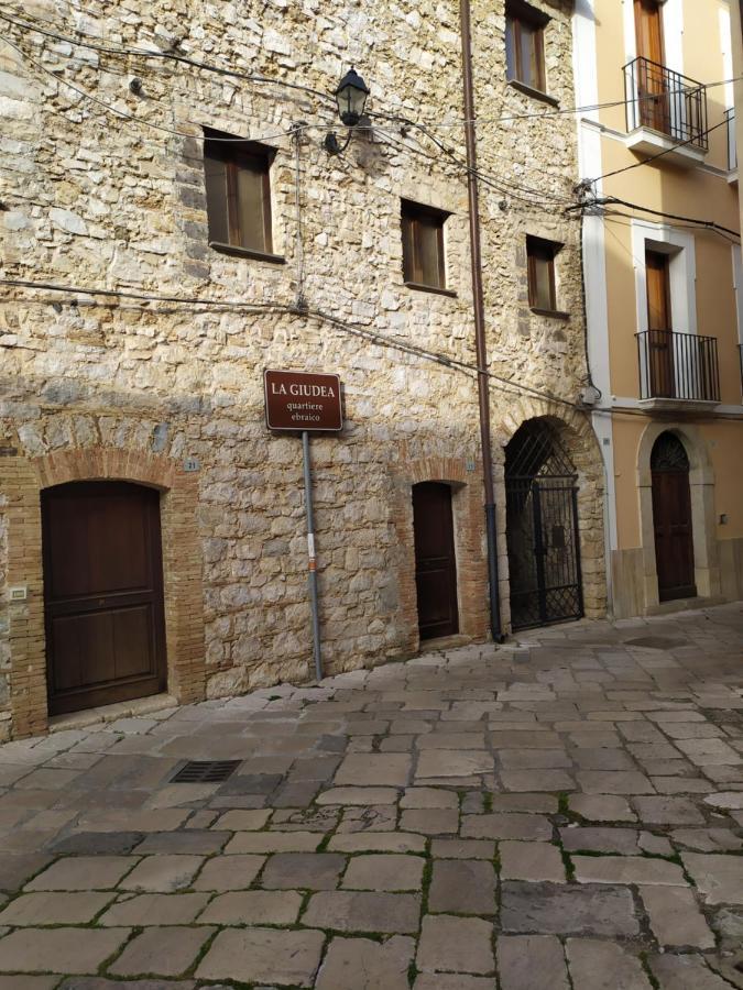 Casa Flora Fondi Centro Storico Apartamento Exterior foto